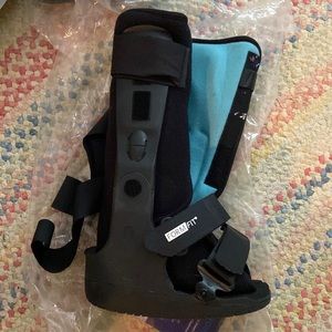 medical boot right foot